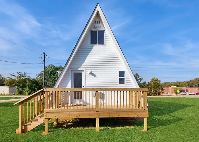 3 Mi To Lake Murray: Dog-Friendly Cabin W/ Deck