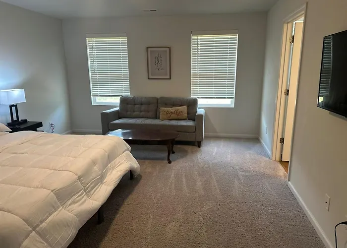 Beautiful Spacious Family-Friendly Home