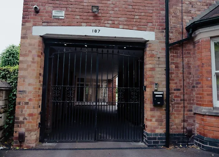 Modern Flat L Molineux 5 Min L Smart Tv L Wifi L Free Parking