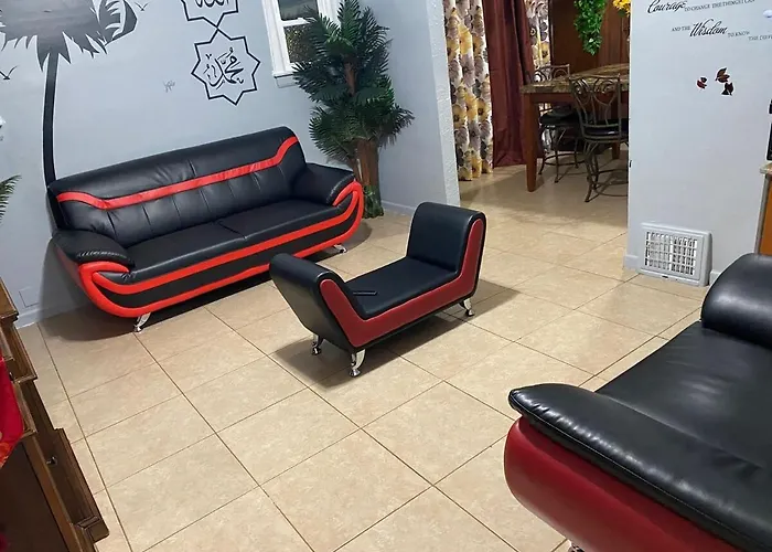 At The Center Of Dearborn, Mi 2 Bedroom Apartment With Backyard And Balcony