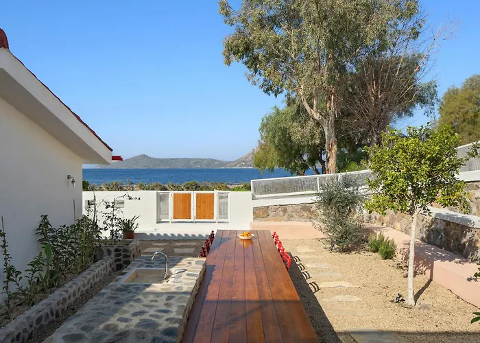 73 Yalikavak, Contemporary Version Of An Old Village House