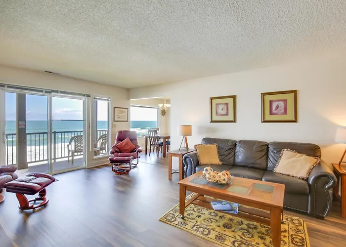 Comfortable Lincoln City Condo W/ Patio & Views!