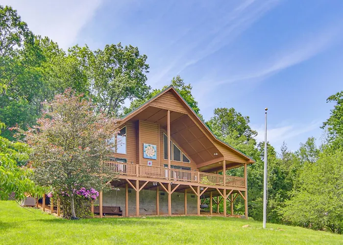 On-Site Forest Trail Access! Home In Burnsville