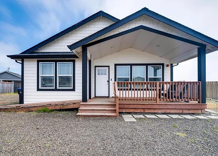 Hot Tub: Modern Ocean Shores Home, 2 Mi To Beach!