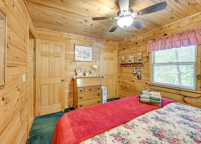 11 Mi To Dtwn: Franklin Cabin W/ Porch!