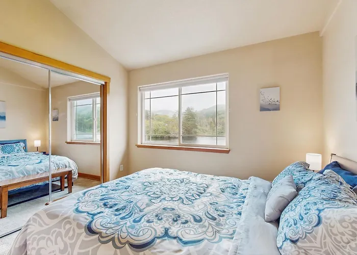 Lake Front Townhome - Rockaway Beach