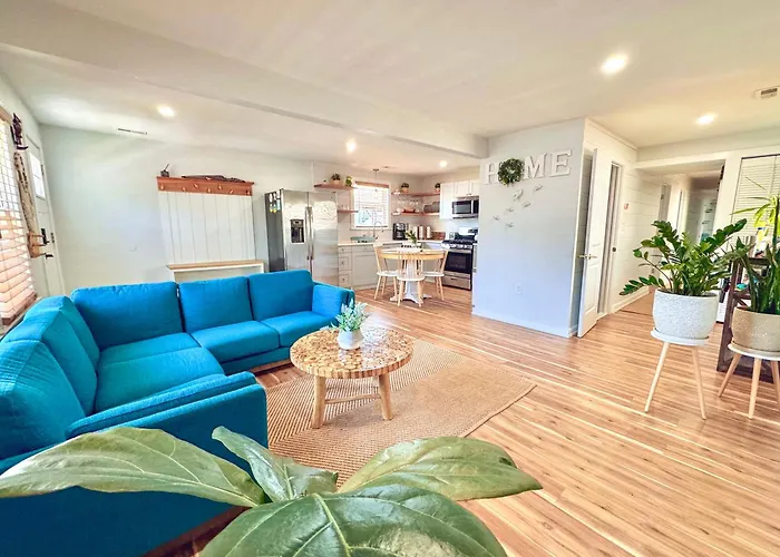 Unique Wildwood 3 Bedroom 1,5 Ba Entire House In The Heart Of Wildwood!