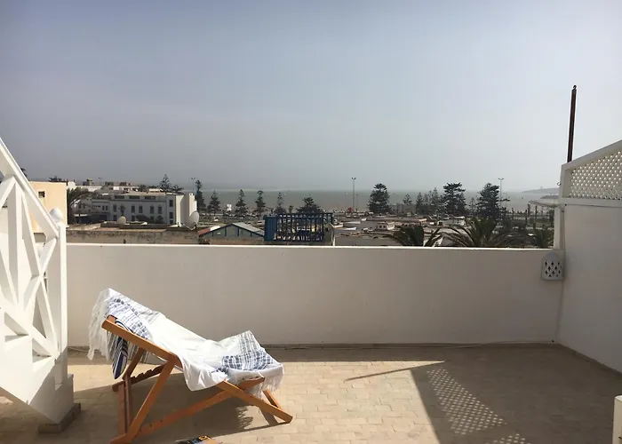 Riad Les Sables Bleus, Medina, Lumineux Et Terrasse Privee Sur Mer