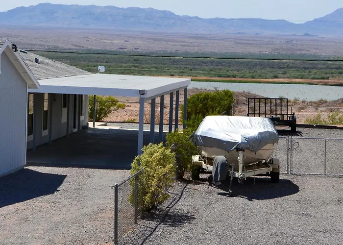 5 Mi To River: Topock Boating & Off-Roading Oasis!