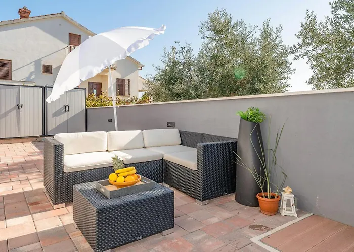 Beautiful Home In Privlaka