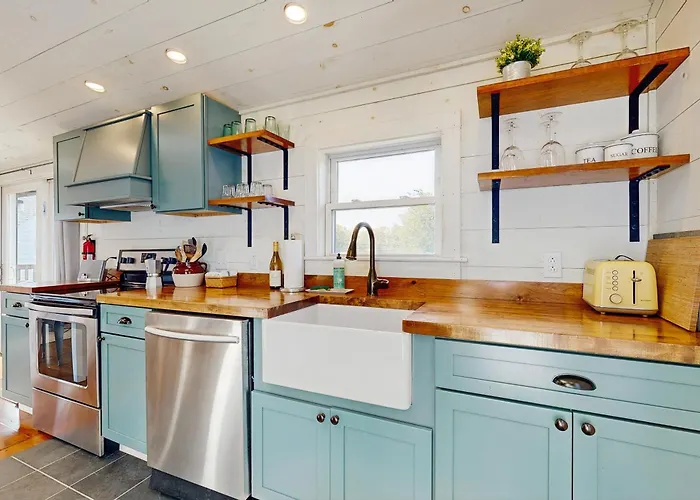 Beautifully Updated Cabin Near Town & Barrett