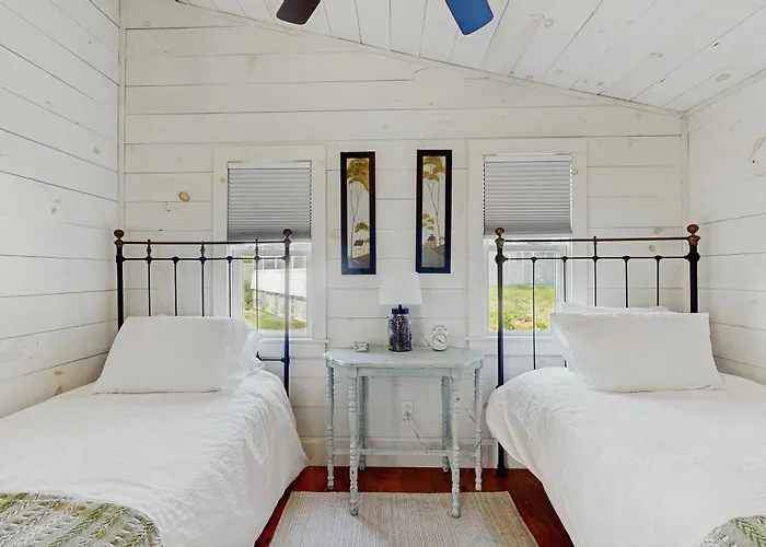 Beautifully Updated Cabin Near Town & Barrett
