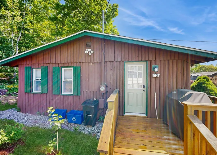 Beautifully Updated Cabin Near Town & Barrett