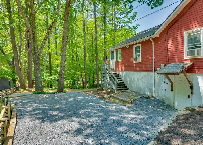 Cozy Home Near Lake Winnipesaukee & Hiking Trails