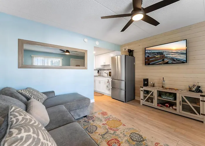Coastal Escape: 1 Bedroom Condo W/ 2 Heated Pools!