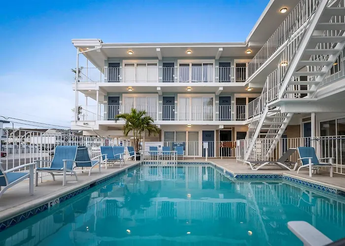 Oceanview Oasis: 1 Bedroom Condo W/ 2 Heated Pools