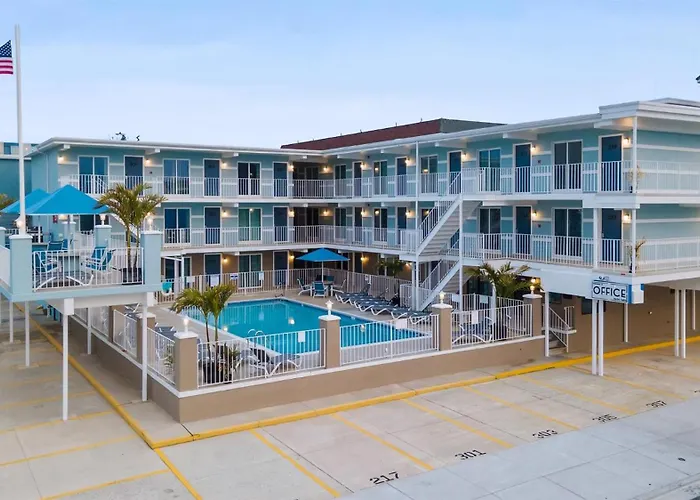 Oceanview Oasis: 1 Bedroom Condo W/ 2 Heated Pools
