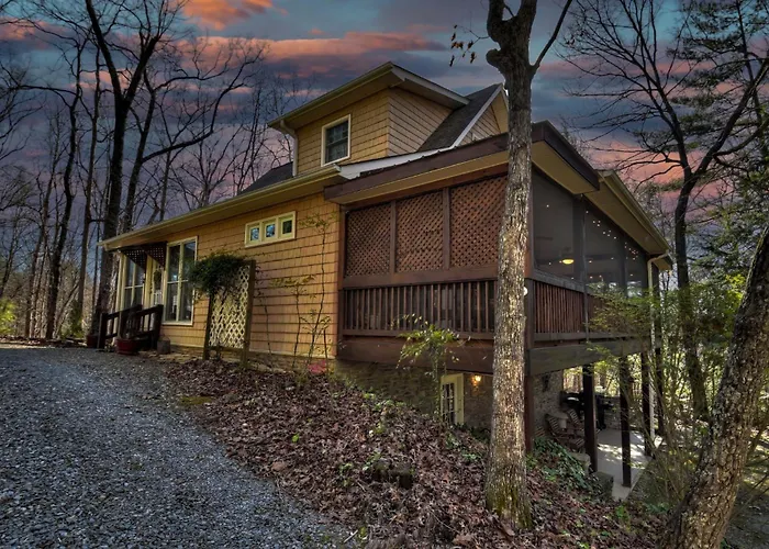 Southern Living Cottage Cozy Up By The Fire Relax On The Porch And Enjoy Peaceful Surroundings