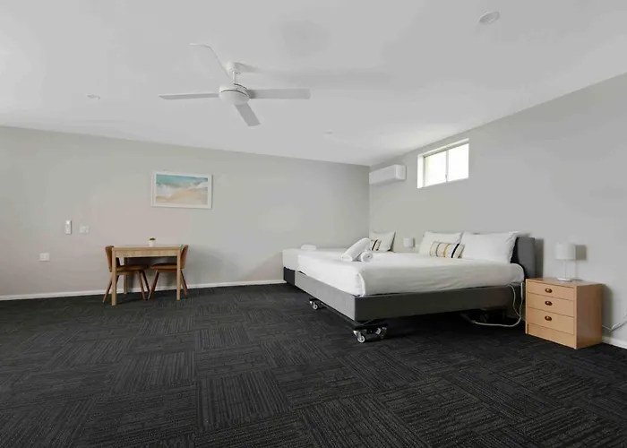 Hive Hotel, Moruya