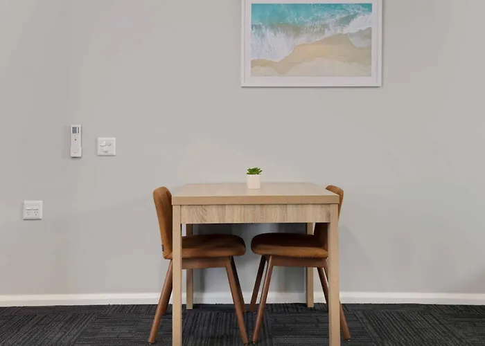 Hive Hotel, Moruya