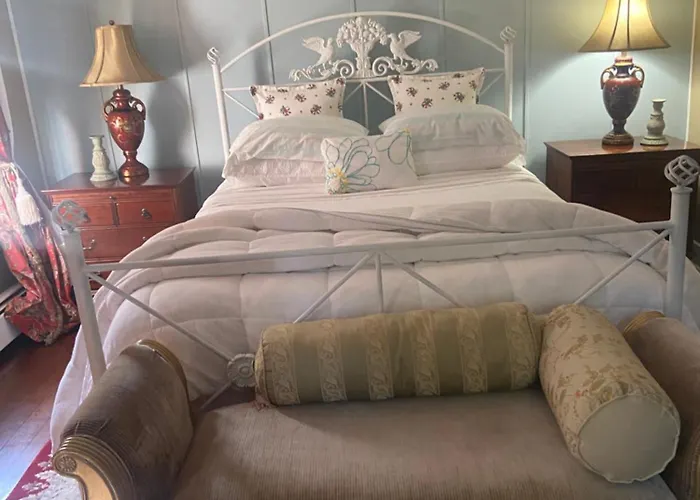 Elegantly English Catskills