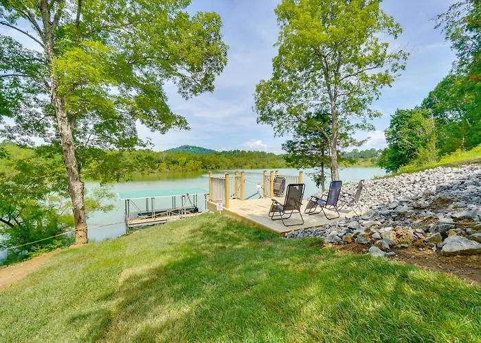 Boat Dock: Pet-Friendly Douglas Lake Getaway!