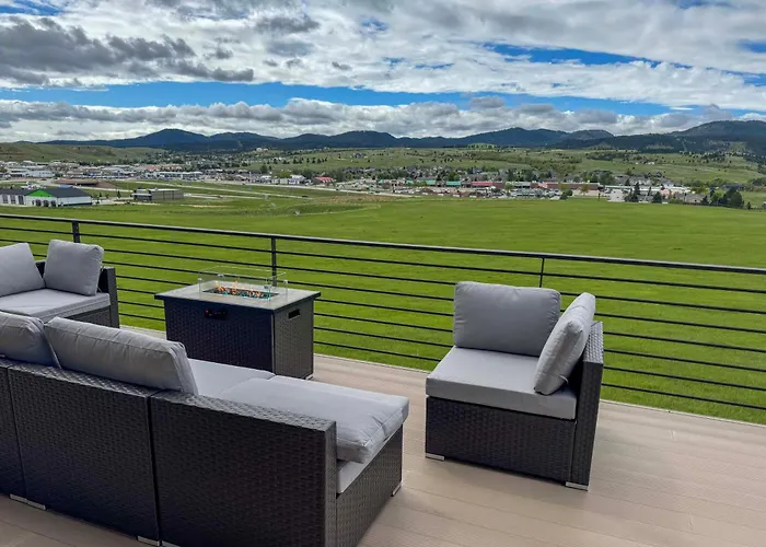 Motorcycle-Themed Home In Spearfish W/ Hot Tub!