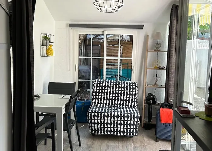 Cottage, Private Terrace In La Rochelle