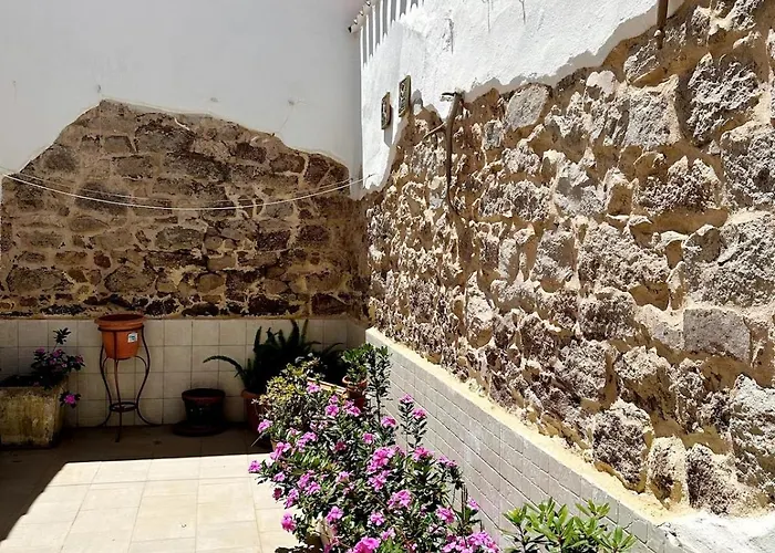 Il Maestralino, Nice Apartment With Courtyard