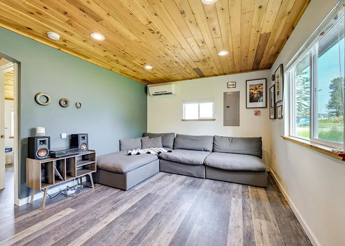 Walk To Beach: Creek-Front Sekiu Home W/ Fire Pit!