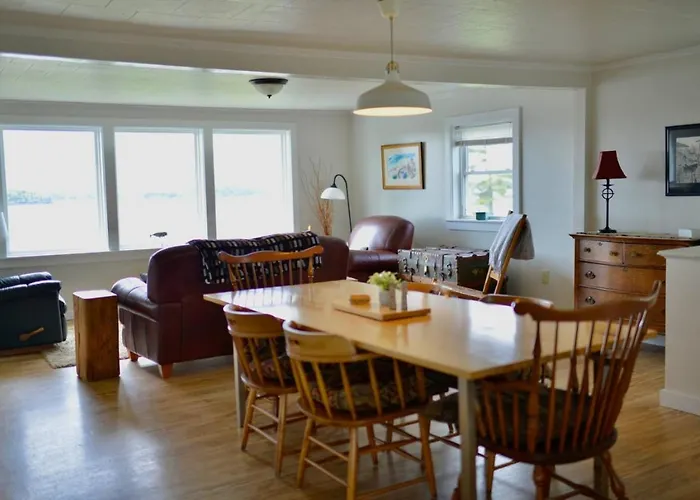 Mudges Bluff Waterfront Retreat