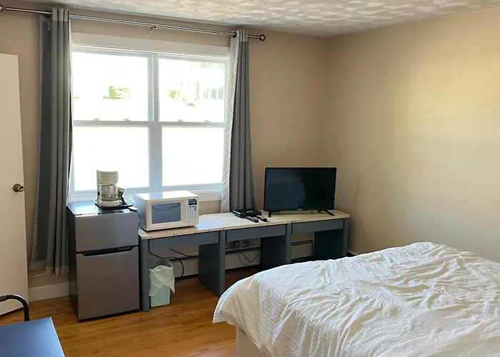 Admiral'S Quay Motel & Suites