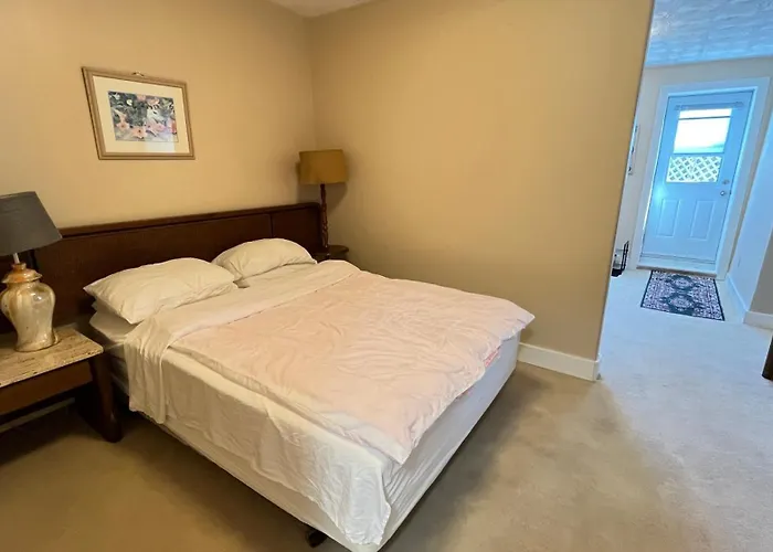 Admiral'S Quay Motel & Suites