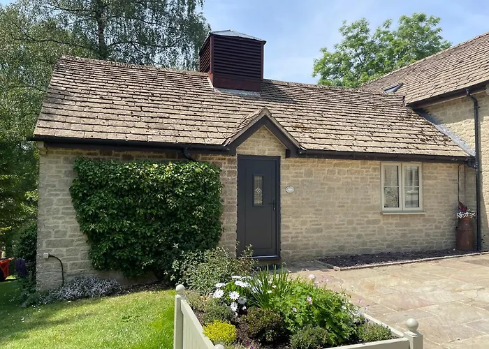 Nethercote Cottage, Kingsize Bed, Seven Springs Cottages