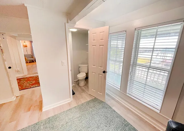 Historic Waterfront, Downtown, Boat Slip Avail
