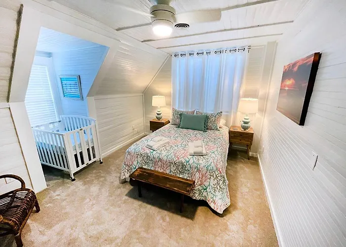 Historic Waterfront, Downtown, Boat Slip Avail