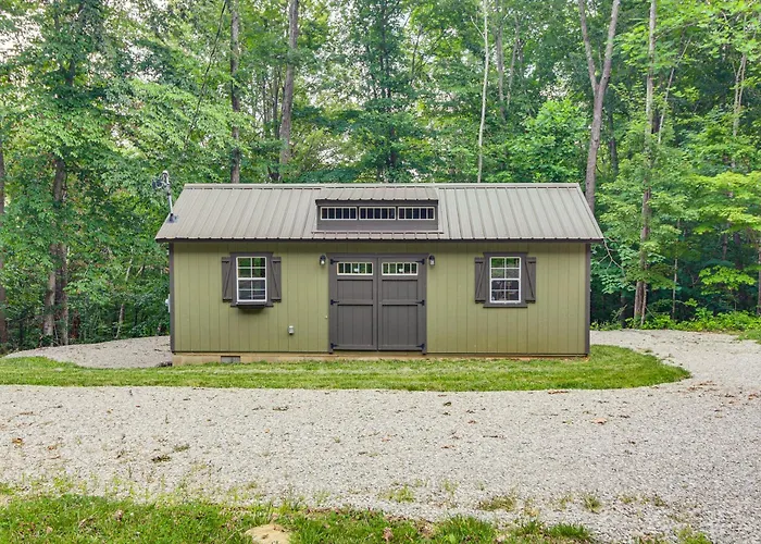 1 Mi To Lake: Charming Byrdstown Retreat W/ Deck!