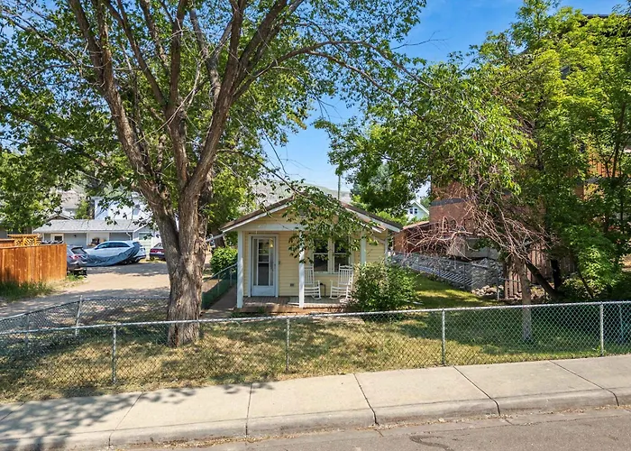 The Canary 2Br Gem In Downtown Drumheller