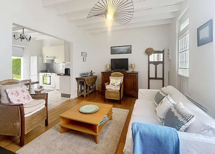 Villa Au Calme Avec Jardin, Proche Plage Et Commerces, Wifi Et Equipements Complets