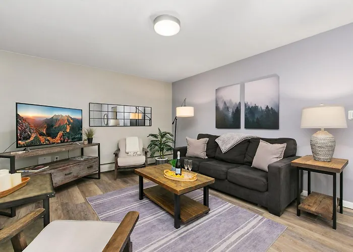 Breathtaking Condo In The Heart Of Old Town