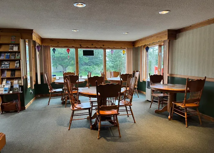 New Age Inn - Voyageur Motel