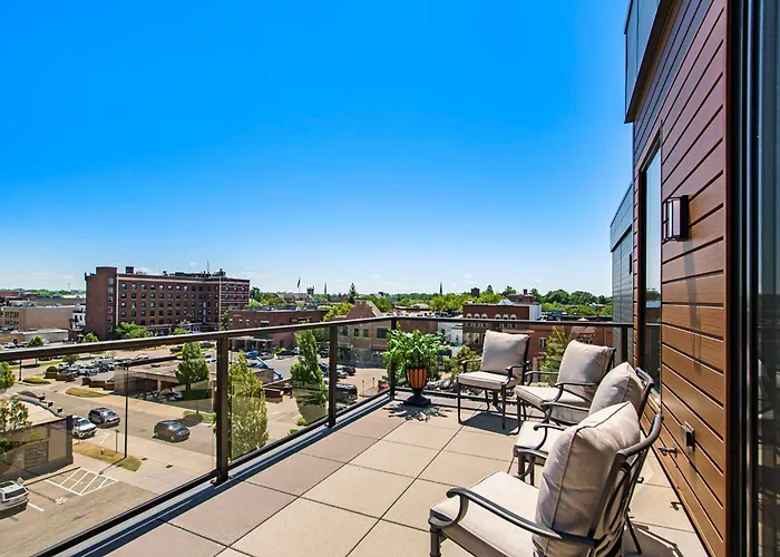 Holland Loft High End Finishes King Balcony