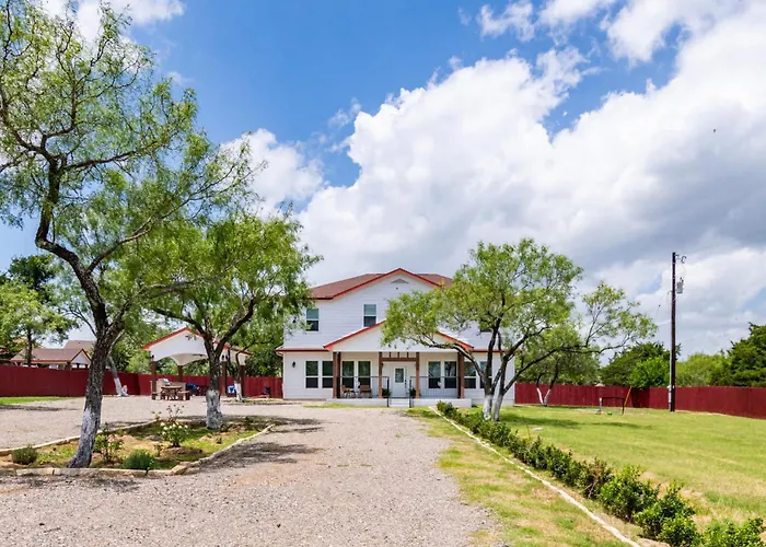 Family-Ready 4Br With Yard & Kids Playground