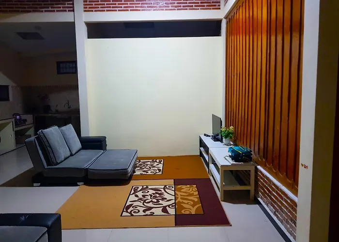 Villa Strawberry Annisa Batu Malang