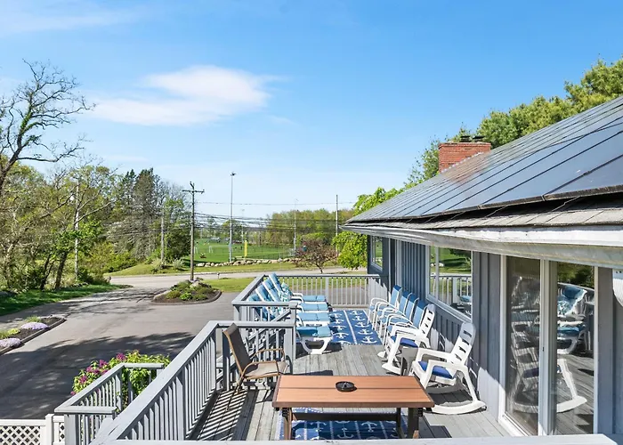 Exceptional Contemporary Retreat With 4 King Beds In Mystic Ct