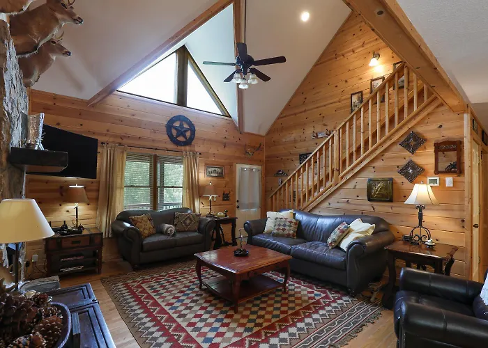 3-Story Private Cabin With Hot Tub And Fire Pit