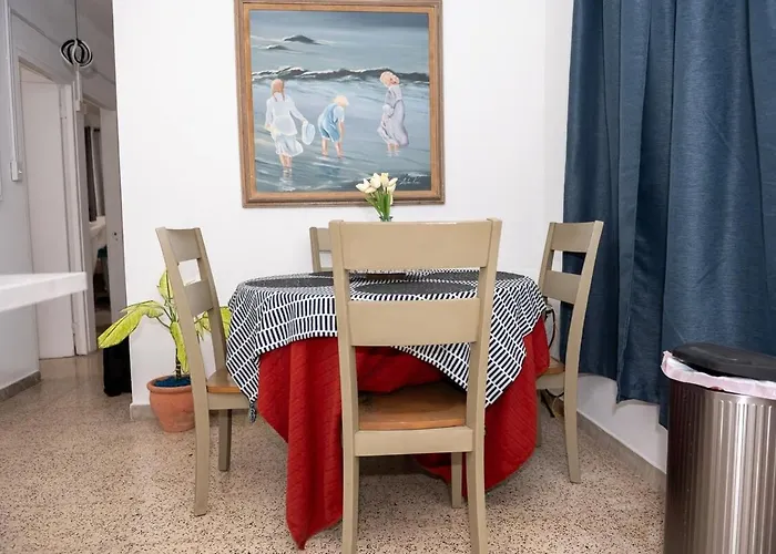 Cozy Home Close To Beaches