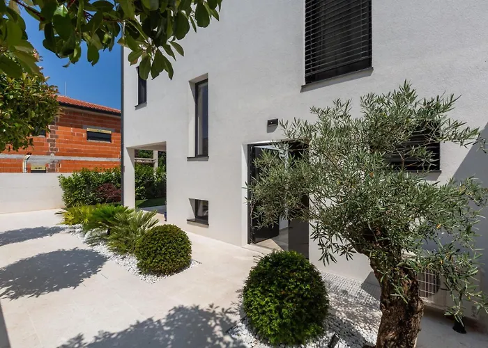 Villa Ventana With Terrace And Bbq