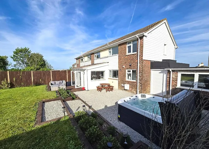 Spacious 4-Bed Dover House | Hot Tub & Sea Views