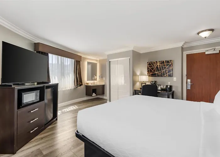 Best Western Plus La Mid-Town Hotel